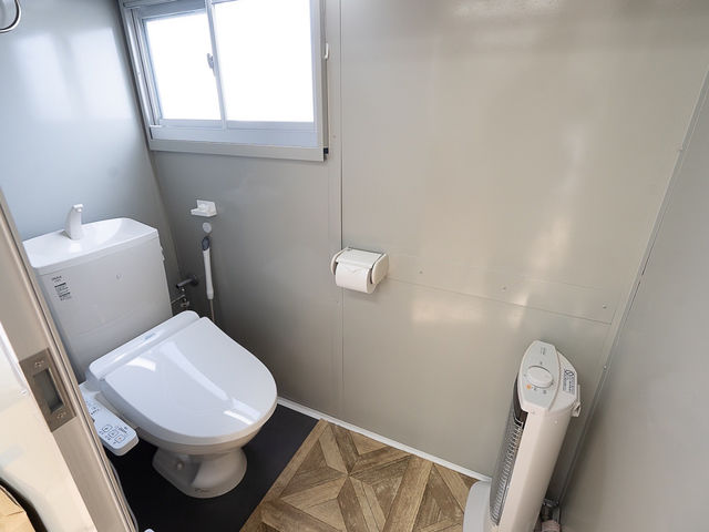 直売所内に綺麗な水洗トイレ御座いますので、お気軽にご利用くださいませ♪_いちご農園 フラウラファーム