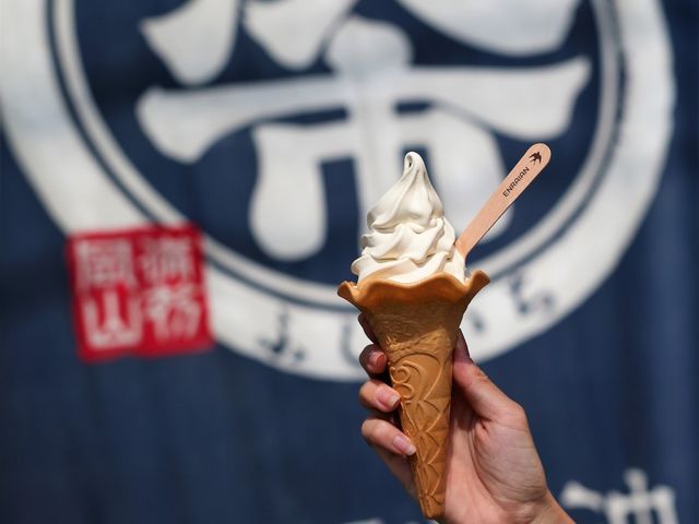 鷹取醤油のロゴと合わせて映える写真を撮ってみてくださいね!_鷹取醤油 醤房 燕来庵
