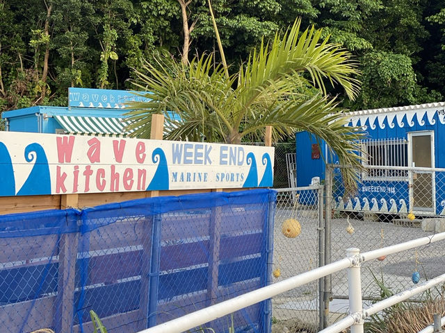 こちらが外向きの看板となります!_WEEKEND