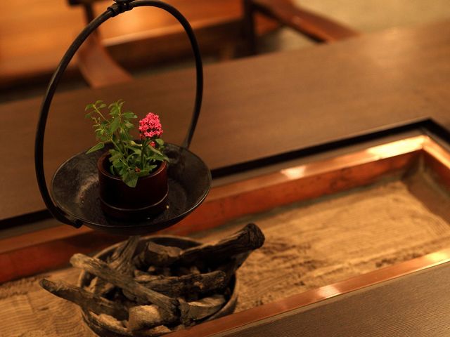 館内には、四季の花々が所々に。_花の小宿 重兵衛