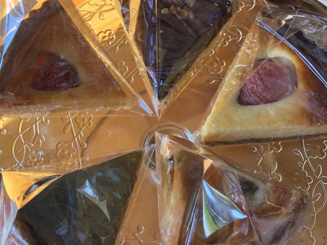 いちごの焼き込みタルト
抹茶と小豆のタルト
バナナタルト
チョコと胡桃のタルト
いちごチーズタルト_tubu-ichigo