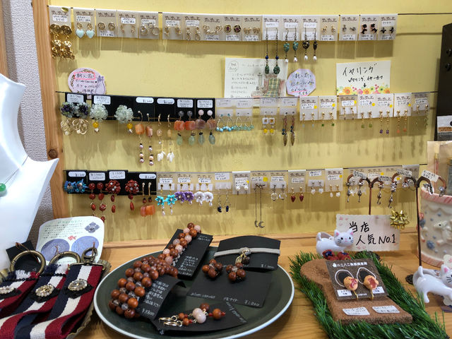 作家さんの作品も販売しております♪
ここにしか無い一点、トレジャーハンティングに来てね。_TchuTchuKa