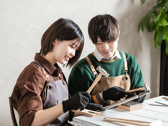 レクチャーを受けながら、おふたりでお作りいただけます。_福井指輪工房 ベル店
