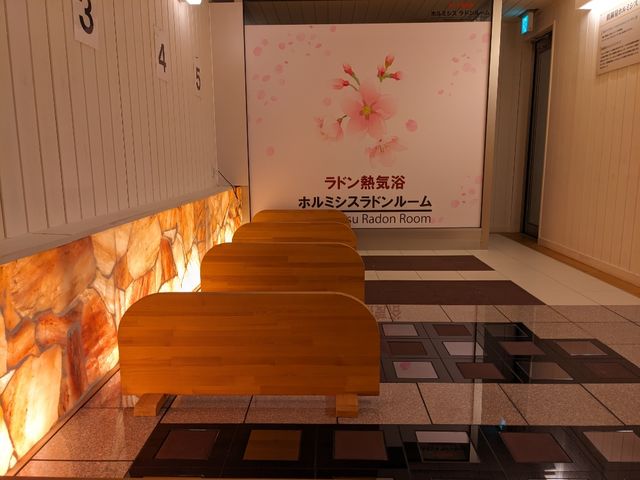 一番奥がラドンルームです。一番人気なので予約は早目にして下さい。_テラ陶板浴タケダ