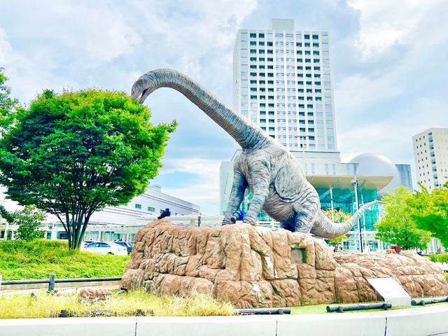 JR福井駅西口 恐竜広場_ふくいのまちガイド