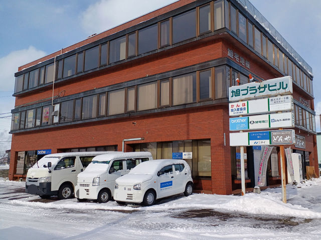 建物外観 入り口前に駐車場アリ。_ミシン教室〜POCKET〜