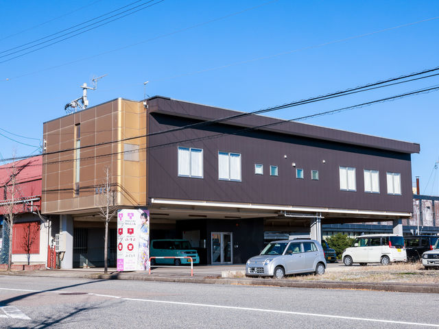 大きな看板が目印です。_きものサロン みずもち
