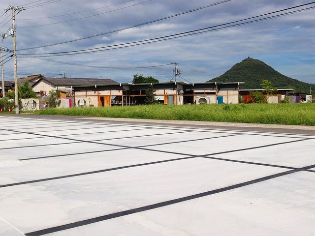 駐車場は50台。(共用)_L-style