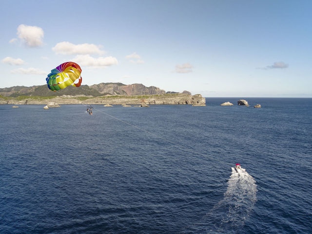 南島とハートロック_父島パラセール