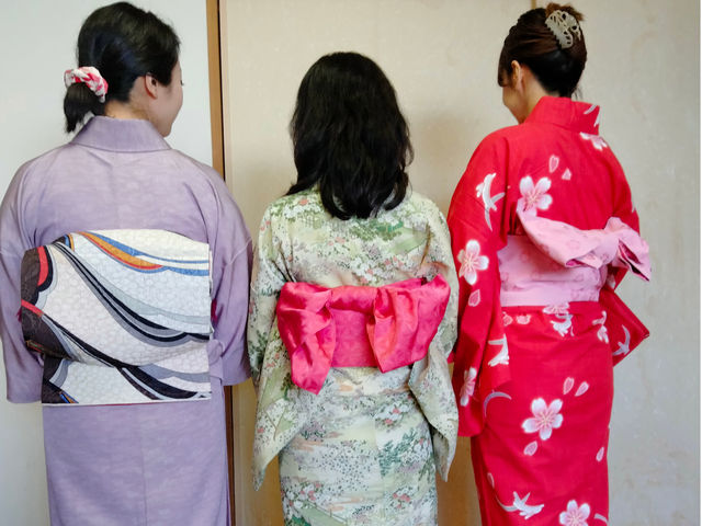お友達同士や親子様など、1グループ3名様までレッスンしていただけますよ。_着付け教室 ゆき椿
