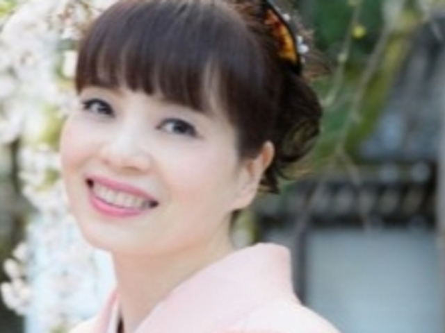 1級着付け技能士が、初心者様に優しく丁寧にご指導します。マンツーマンやお友達同士で、気兼ねなくご質問いただけます。着物美人を目指しましょう!_着付け教室 ゆき椿