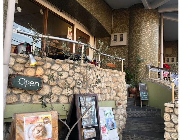 近隣のお薦めカフェ@
Natural tea & wheat bread “hareiro”さん。_NanairoSavon