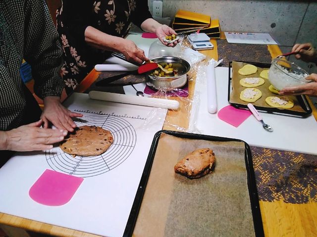 お友だち同士で楽しくおしゃべりしながらパン作り_手ごねパン教室Liilii(リリィ)