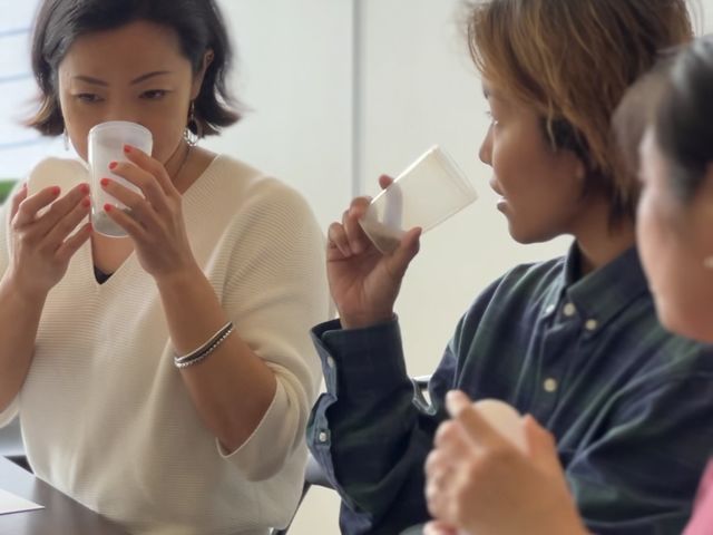 説明を聞いた後香料を混ぜ合わせていきます。_たきもの屋薫る風