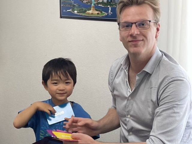 小さなお子様から外国人講師と1対1のレッスンはご好評いただいています。_エル・アイ・ジー