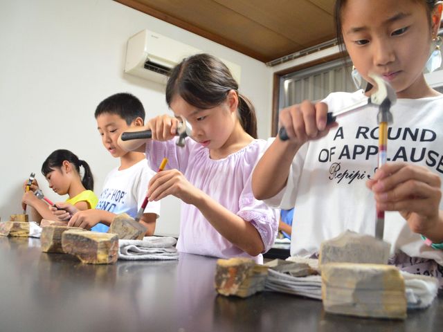 一番人気の化石発掘体験_手作り科学館 Exedra