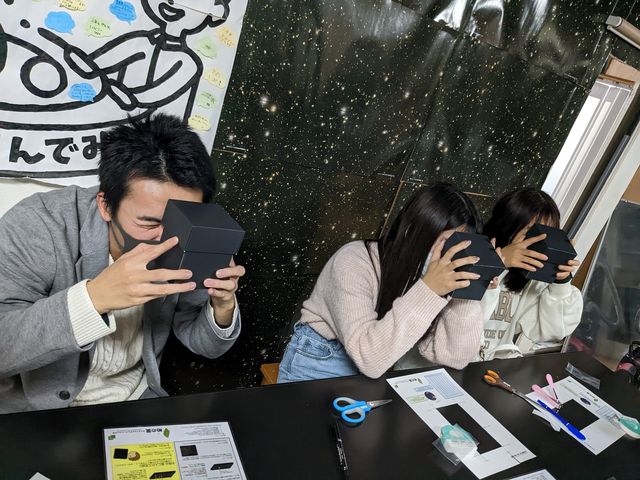 実験・工作のワークショップは大人も夢中に!!_手作り科学館 Exedra