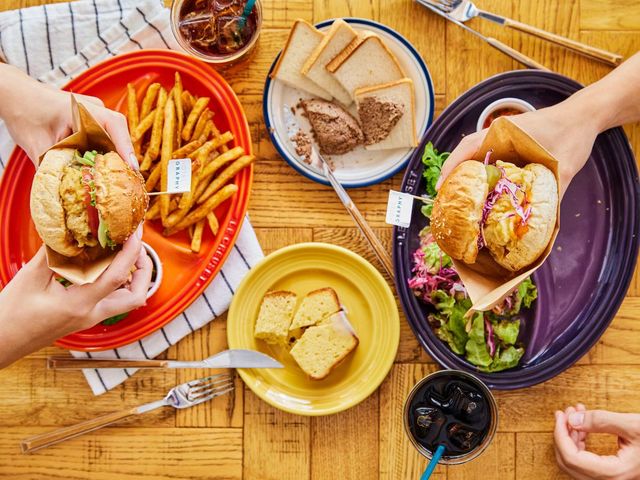 ランチ・ディナー
ミントビーフバーガーやビーガンバーガーなどをご用意_HOTEL GRAPHY 根津