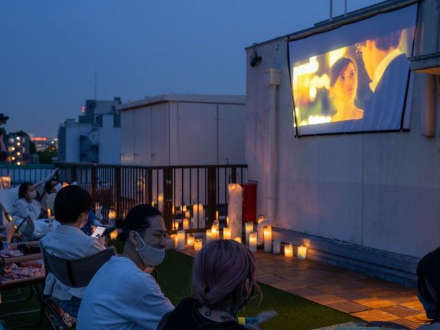 夏場、定期的に屋上にてムービーナイトを実施。_HOTEL GRAPHY 根津