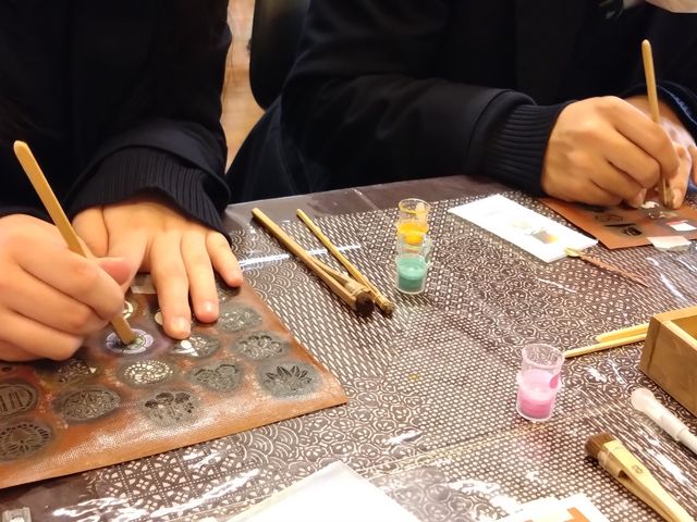 細かな表現ができる型染め体験_型紙てらす