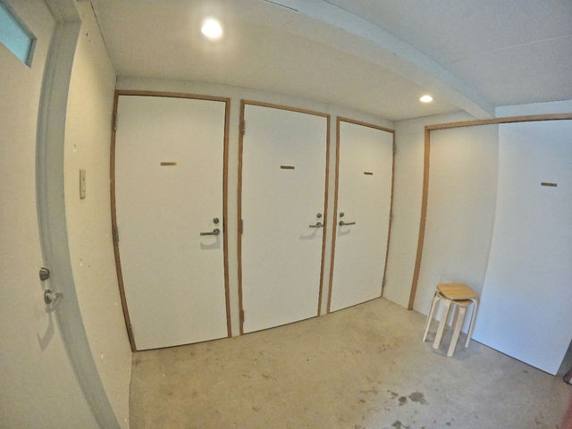 屋内シャワー1、更衣室2、男女共用トイレ1_といろ