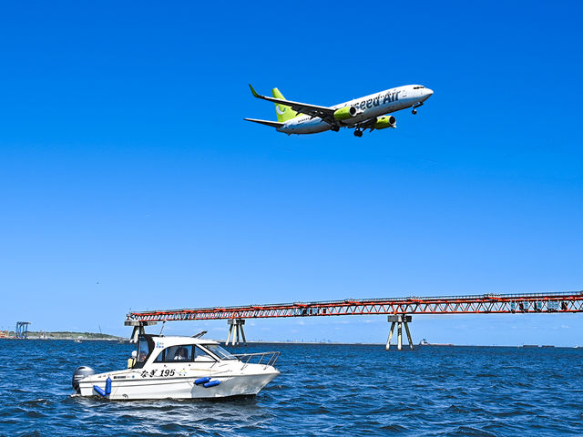 羽田空港を離発着する飛行機を真下から見ることができます。写真・動画撮影にぴったりのポイント!_JMRAボートドライビング 【羽田試験場〜浜離宮】