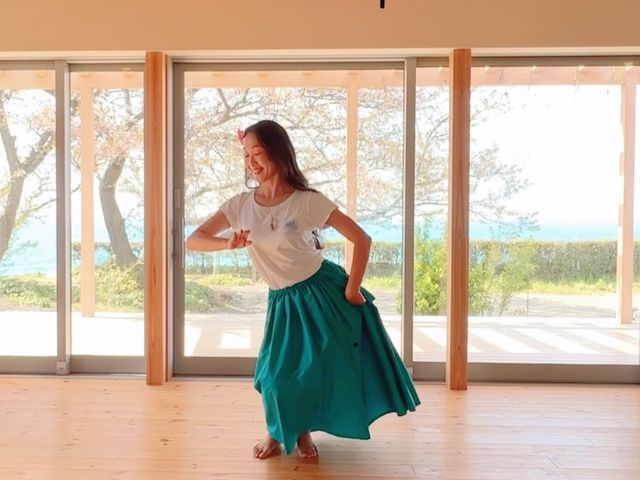 海の見えるスタジオでゆったり気持ちよく踊りましょう_サンディーズフラスタジオ愛媛校