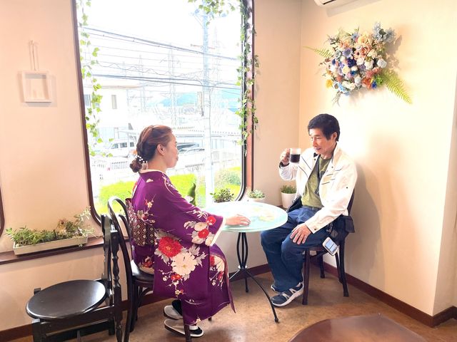 着物(浴衣)で
ティータイム_自由喫茶 花詩(ハナウタ)