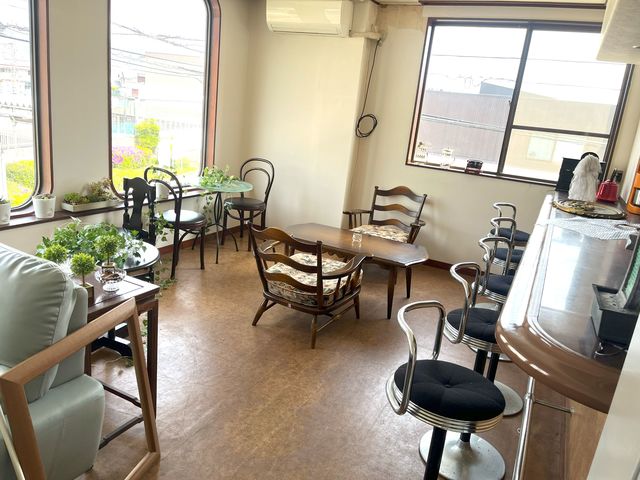 レトロな落ち着いた空間
でまったり_自由喫茶 花詩(ハナウタ)