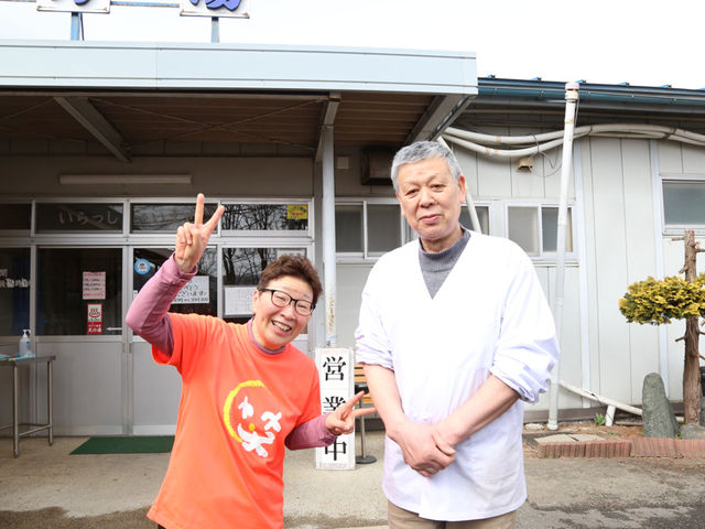 地元でも大人気の元気で明るいお二人が皆さんを待っています。市内に系列のラーメン屋、からあげ屋、お蕎麦屋もあるのでそちらもご利用お待ちしています!_踊鹿温泉天乃湯