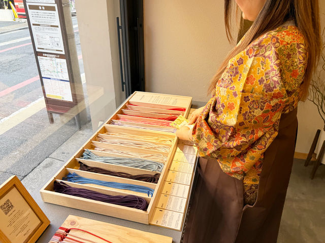 組紐が京都らしさを演出します_John's Blend 京都錦市場店