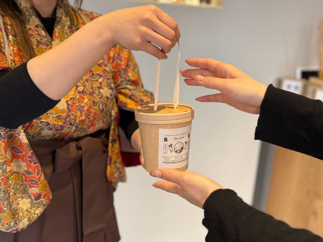 着物での街歩きもお洒落にきまるショッパー_John's Blend 京都錦市場店