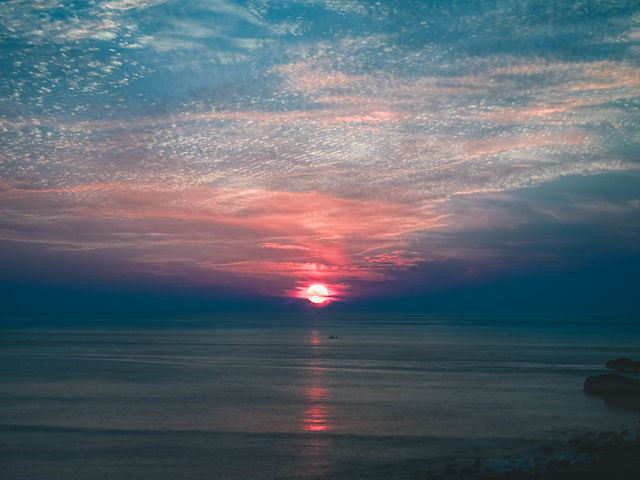 朝日と夕日の両方が望めます。_Camp Base IKITSUKI SunSea