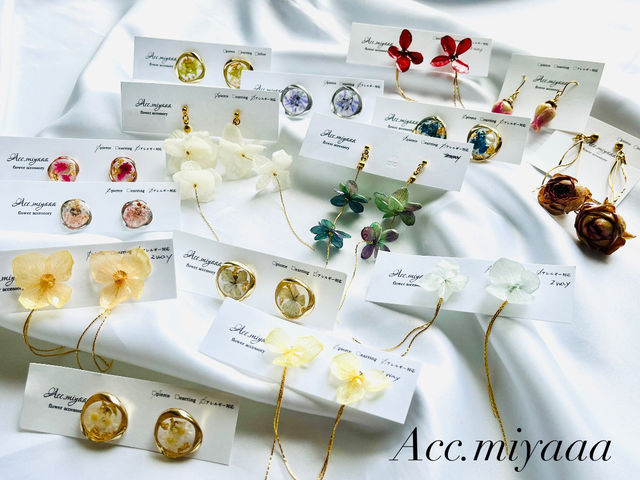 本物のお花ドライフラワーを使ったフラワーアクセサリー作りができます。
大切な日のブライダルアクセサリー作りなど世界にひとつのオリジナルアクセサリーが作れます_Acc.miyaaa(フラワーアクセサリー体験教室)