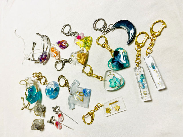 バングル、キーホルダー、ネックレス、イヤリング
みんなでワイワイアクセサリー作りを楽しんで下さいました_Acc.miyaaa(フラワーアクセサリー体験教室)