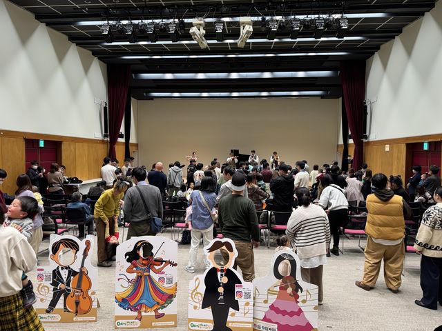 顔はめパネルにたくさんの楽器!_ホクト文化ホール・アンフィニシアター長野