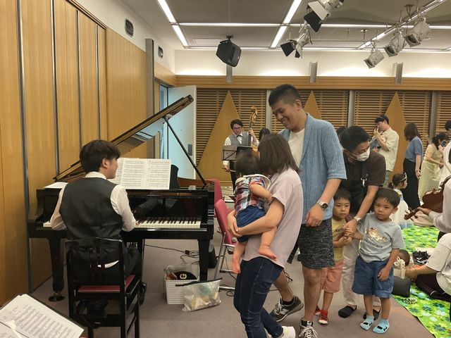 好きな楽器のそばで自由に聴けます_海老名市文化会館・アンフィニシアター神奈川