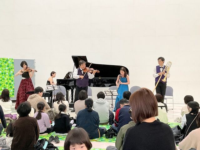 ふれあい広場_クリエート浜松・アンフィニシアター静岡