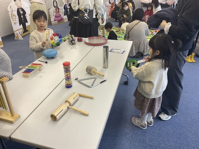 中音楽室での楽器体験_アステールプラザ・アンフィニシアター広島