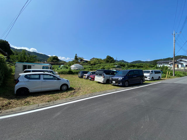お車でお越しの場合、この様に停めて下さい。_かみのこhouse