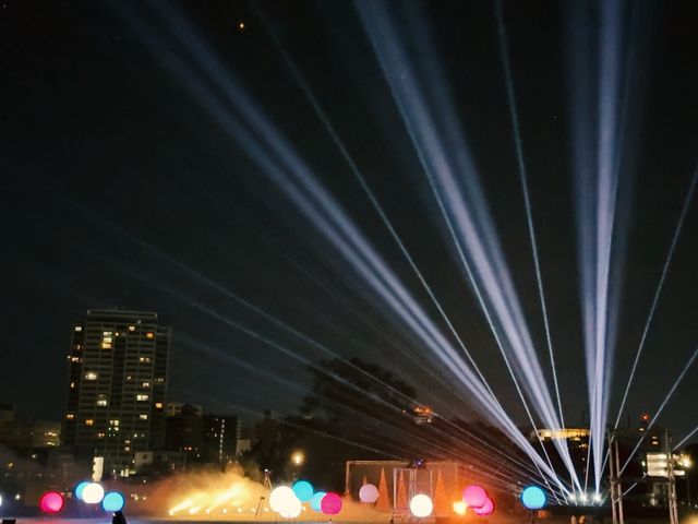 LEDボール×レーザー×サーチライトが舞う、五感で楽しむ光の原っぱ_ヨイアカリ仙台