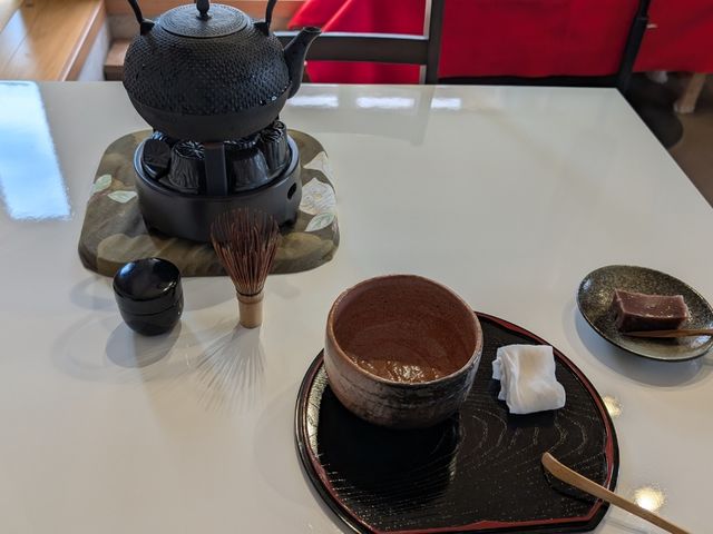 抹茶体験の茶を点てる準備の写真_抹茶カフェ穏花