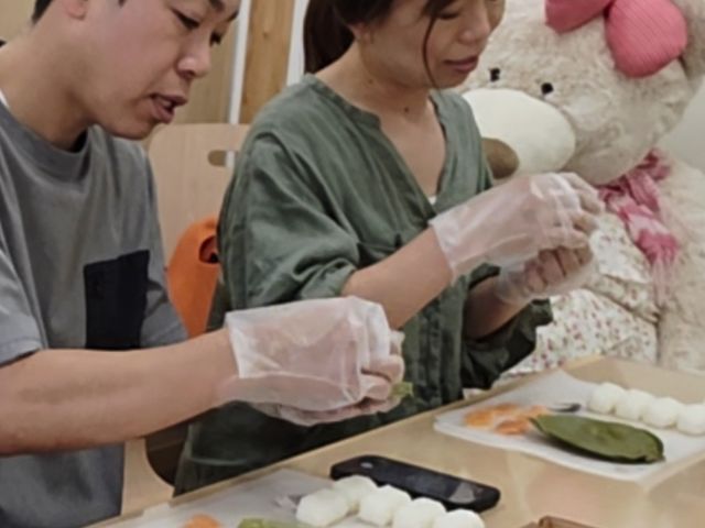 柿の葉すし手作り体験中
_かつらぎ・ドライブイン