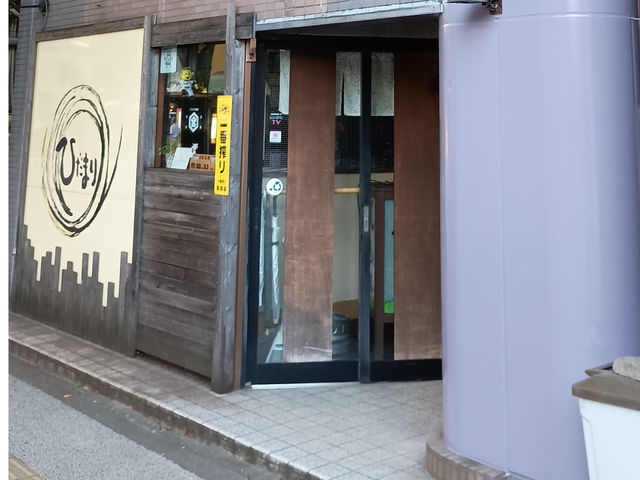 居酒屋ひだまり様が入ってるビルです。奥のエレベーターで4Fへ。_.lagoon 20