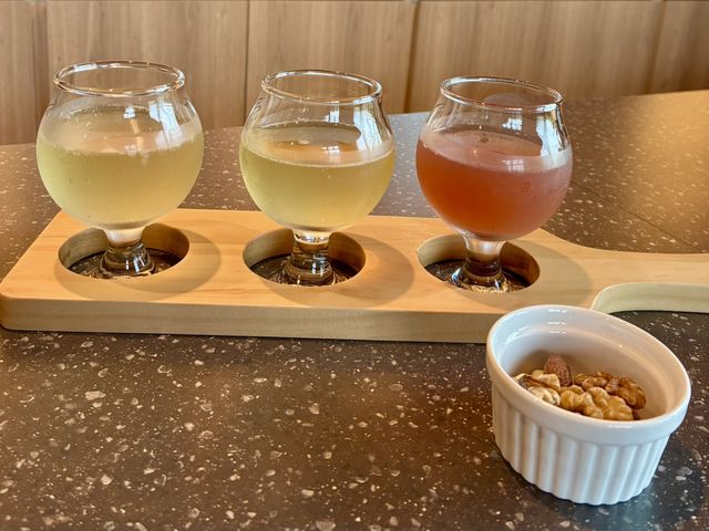 シードル3種飲み比べ
※3種の内容はその日によって変わります_CRAZY CIDER