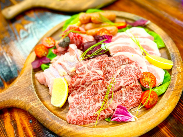 炭火の香りと外の空気がスパイス?!
1人前330gのお肉を心ゆくまで堪能。_ワンダーBBQフィールド 十三