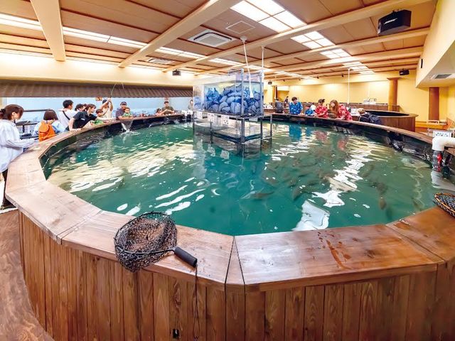 海水魚大生け簀_釣り堀王国ホテル三日月店