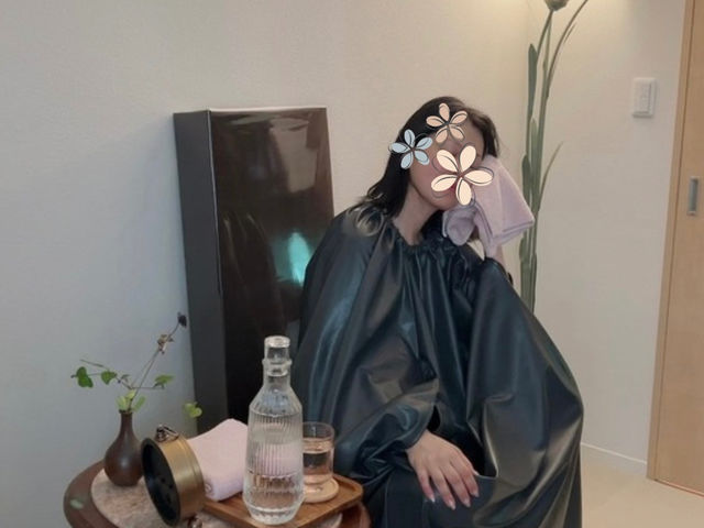 体質に合わせたよもぎ蒸しで、有効成分を含んだ蒸気と香りに包まれながら心と身体を整える特別なひとときをお過ごしいただけます。_和漢・よもぎ蒸し percha