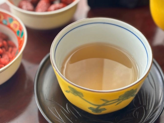 蒸し上がり後に ほっと一息。
香り豊かな薬膳茶で心と身体をやさしく整えます。_和漢・よもぎ蒸し percha