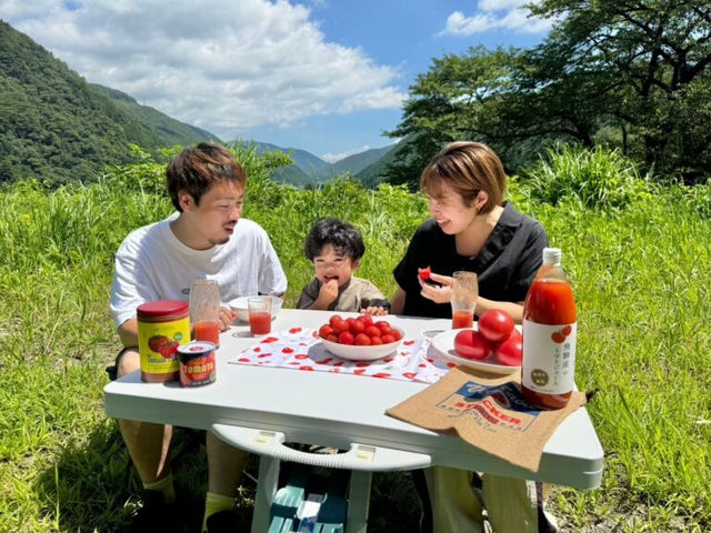 大自然の中で、新鮮なトマトを食べよう!_トマトの丘